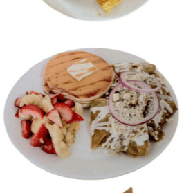 2 HotCakes C/ Chilaquiles a Elegir y Fruta Picada!
