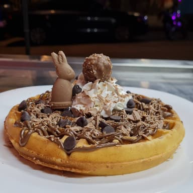 Waffle Conejo + Malteada