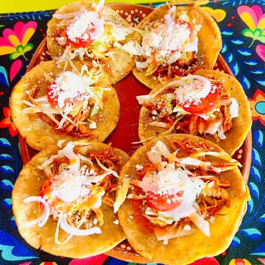 GORDITAS DE PIERNA ESTILO JALISCO  (6 PIEZAS)