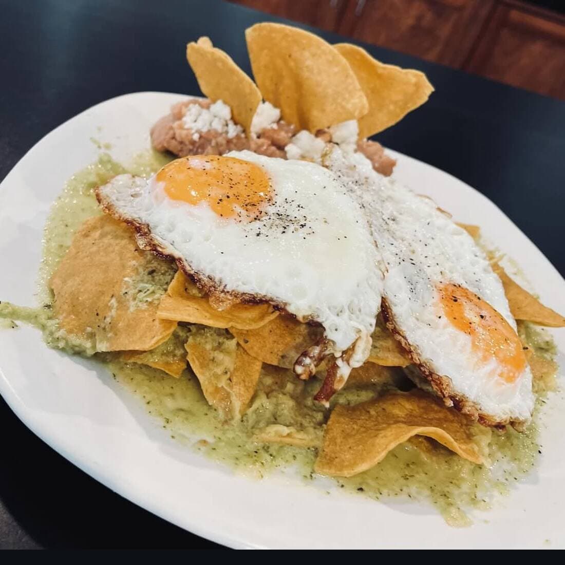 Chilaquiles en Salsa Verde Especiales Tamaño Jumbo