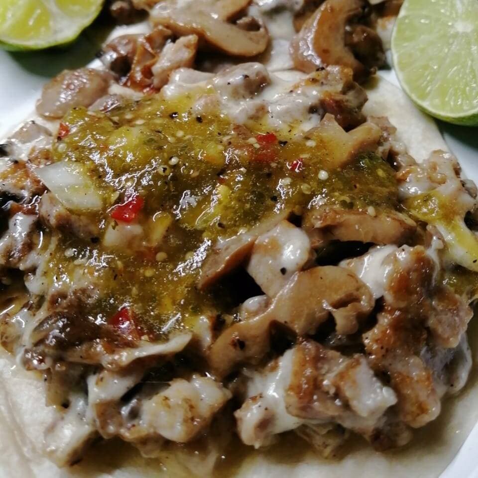 Tacos De Chuleta Con Queso