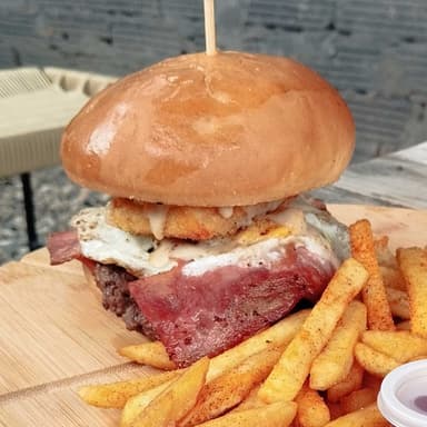Costeña Burger + Papas + Gaseosa