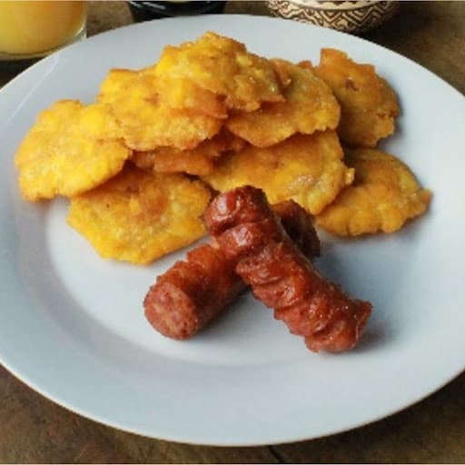 Patacones con chorizo