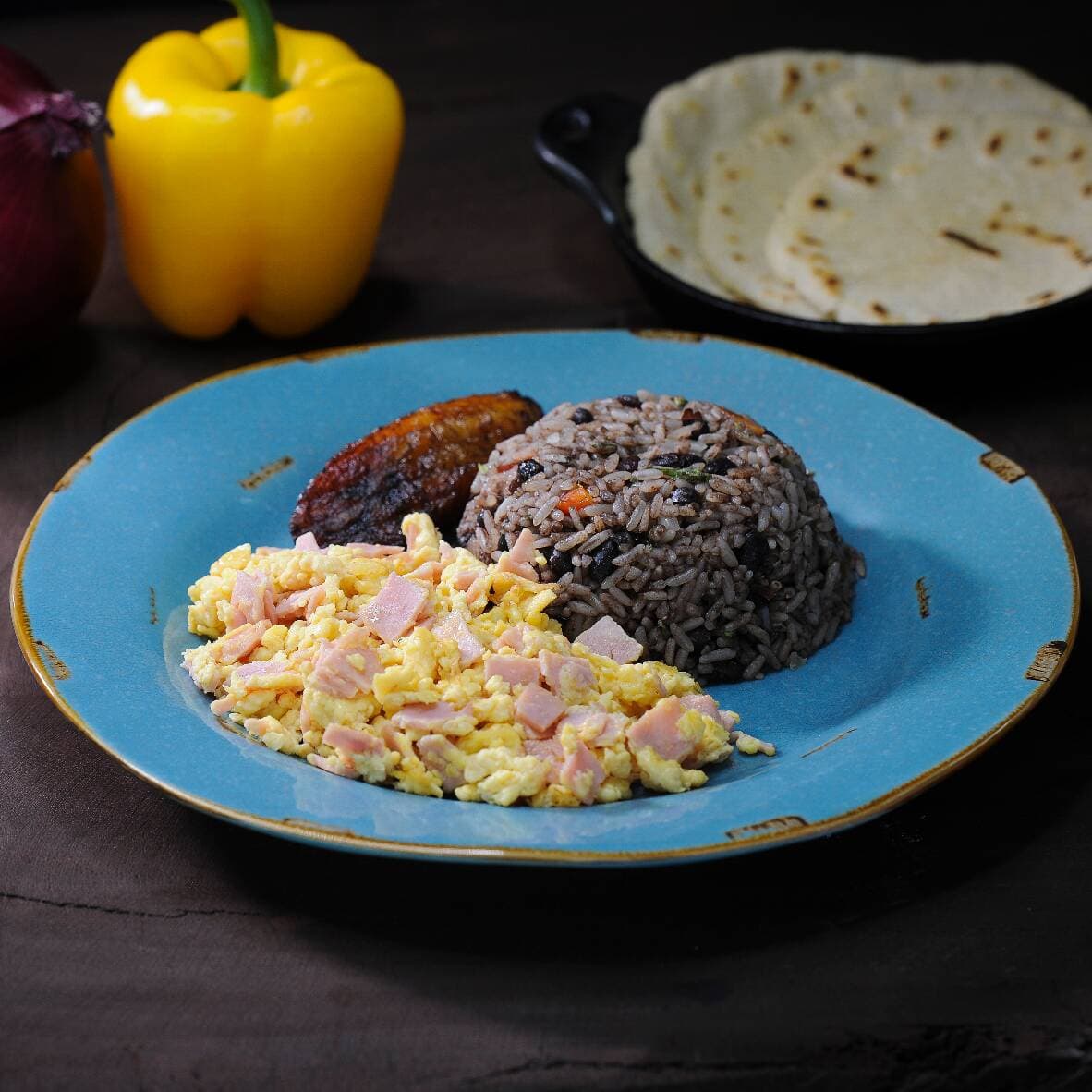 Pinto con Huevos con Jamón