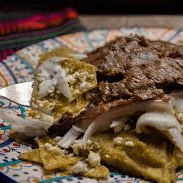 Chilaquiles Rancheros y Bebida