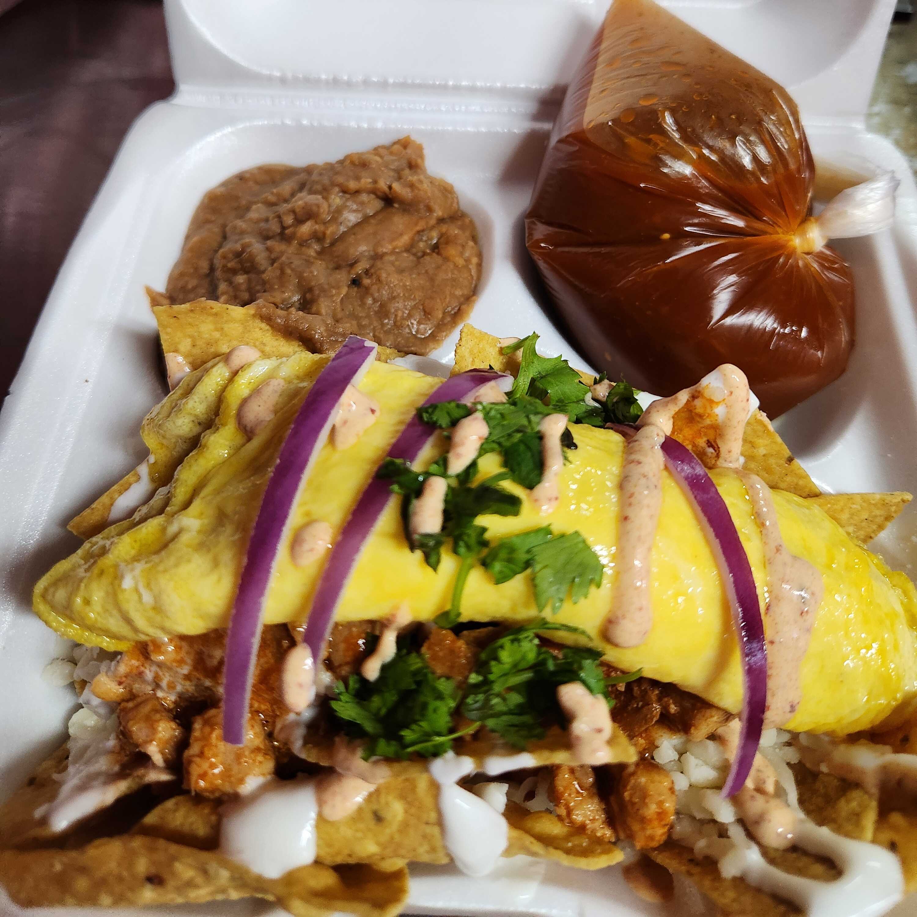 Chilaquiles con Huevo en Torta