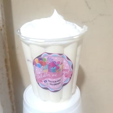 FRESAS CON CREMA 8OZ CHICO