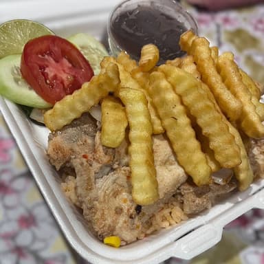 Pollo con Papas Fritas