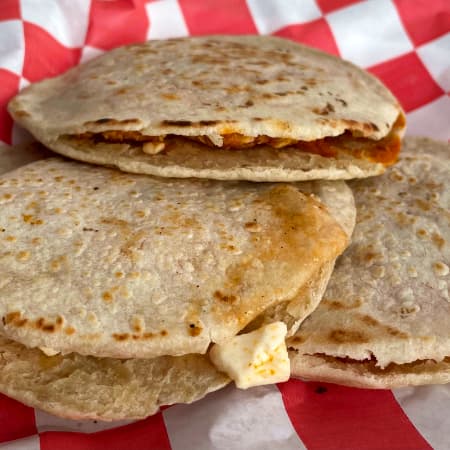 Gordita de Queso con Rajas (Harina)