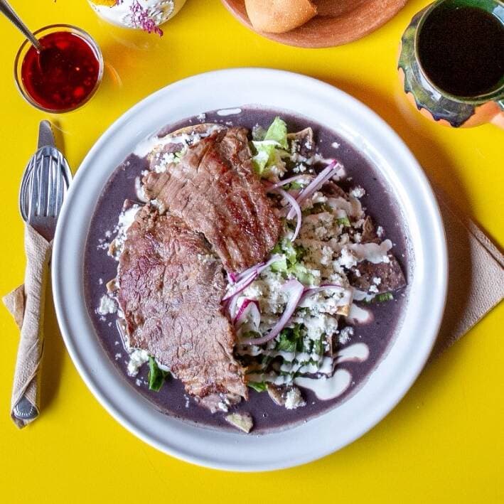 Chilaquiles de frijol