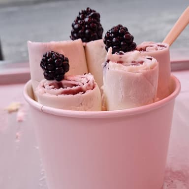Helado en Rollo Queso con Zarzamora