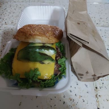Combo - Hamburguesa Clasica + Papas ¡GRATIS!