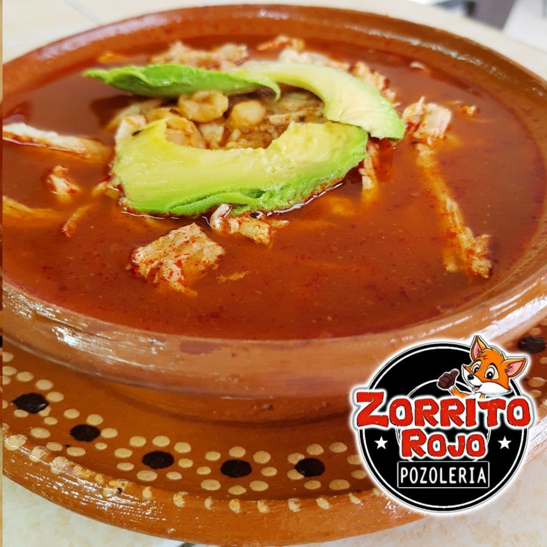 Pozole Rojo de Pollo Mediano