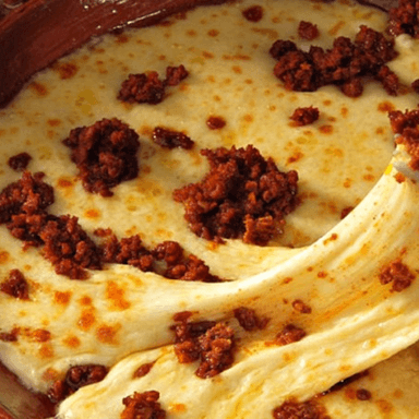 QUESO FUNDIDO CON CHORIZO