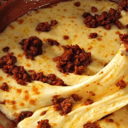 QUESO FUNDIDO CON CHORIZO