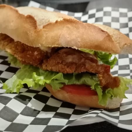 LONCHE MILANESA DE POLLO EMPANIZADO