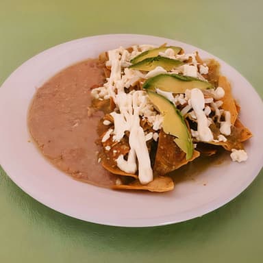 Chilaquiles con Pechuga a la Plancha