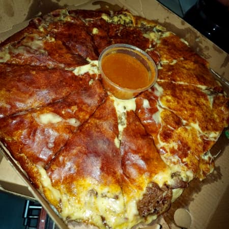 Pizza Birria Grande 12 slices costra de queso