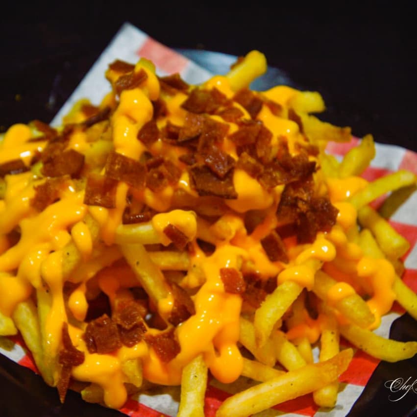Papas con Queso y Tocino