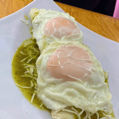 Burrito con Chilaquiles y Huevito