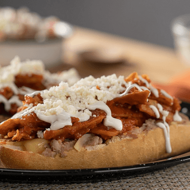 Molletes de chilaquiles
