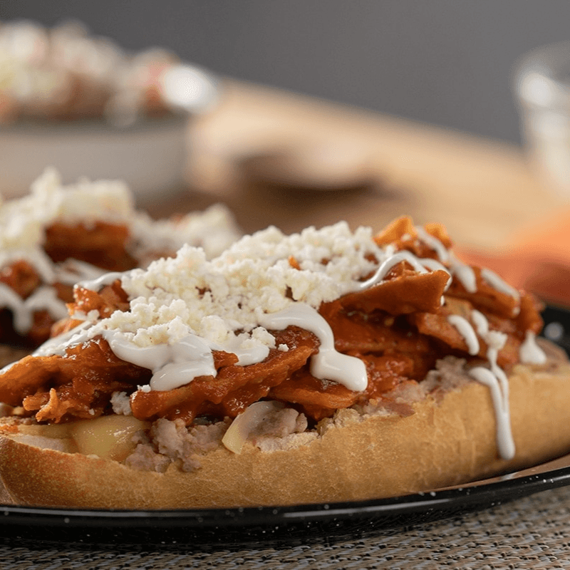 Molletes de chilaquiles