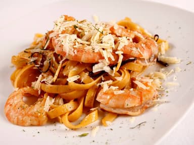 Pasta al Ajillo con Camarones