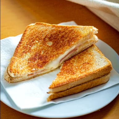 Sándwich Jamón con Queso a la Plancha