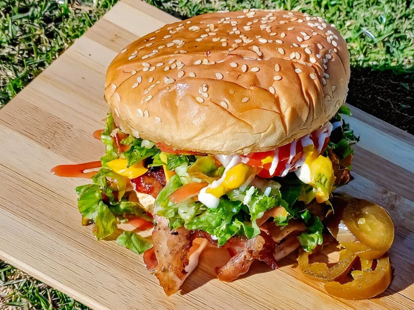 MEXIBURGER & JOCHOS (LOMAS DE CASABLANCA)