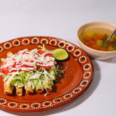 Tacos Dorados Con Consomé