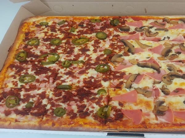 Delicious pizza Suc Patria