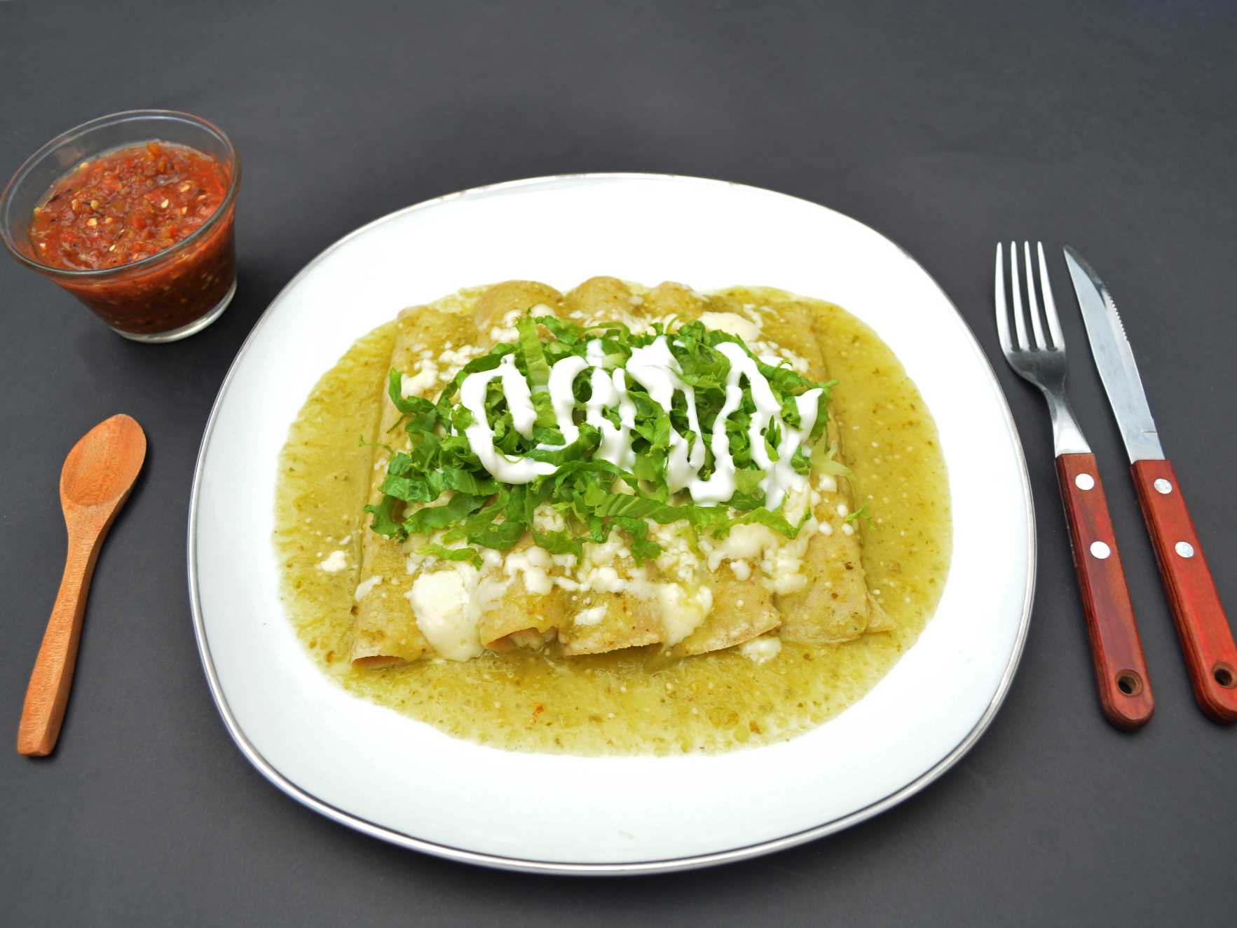 Enchiladas Suizas + Agua 1/2 L (Gratis)
