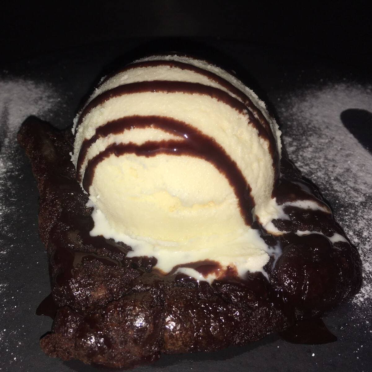 Brownie con Helado de Vainilla