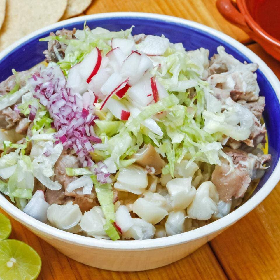 Pozole (plato grande)