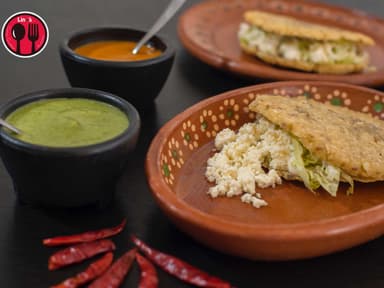 Gordita Tinga de Pollo