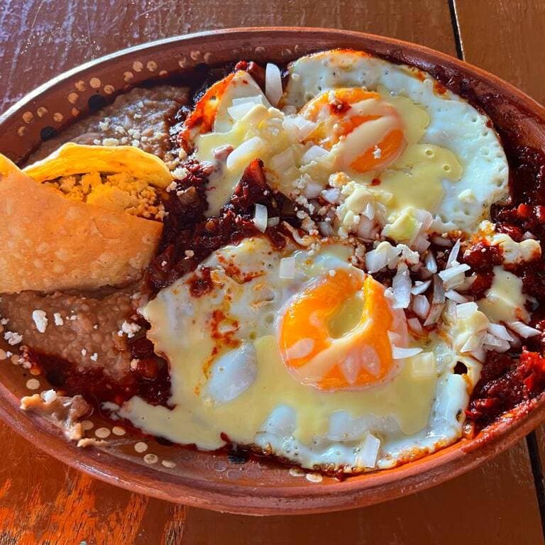 El "Campirano" / Jugo de Naranja o Café de Olla.