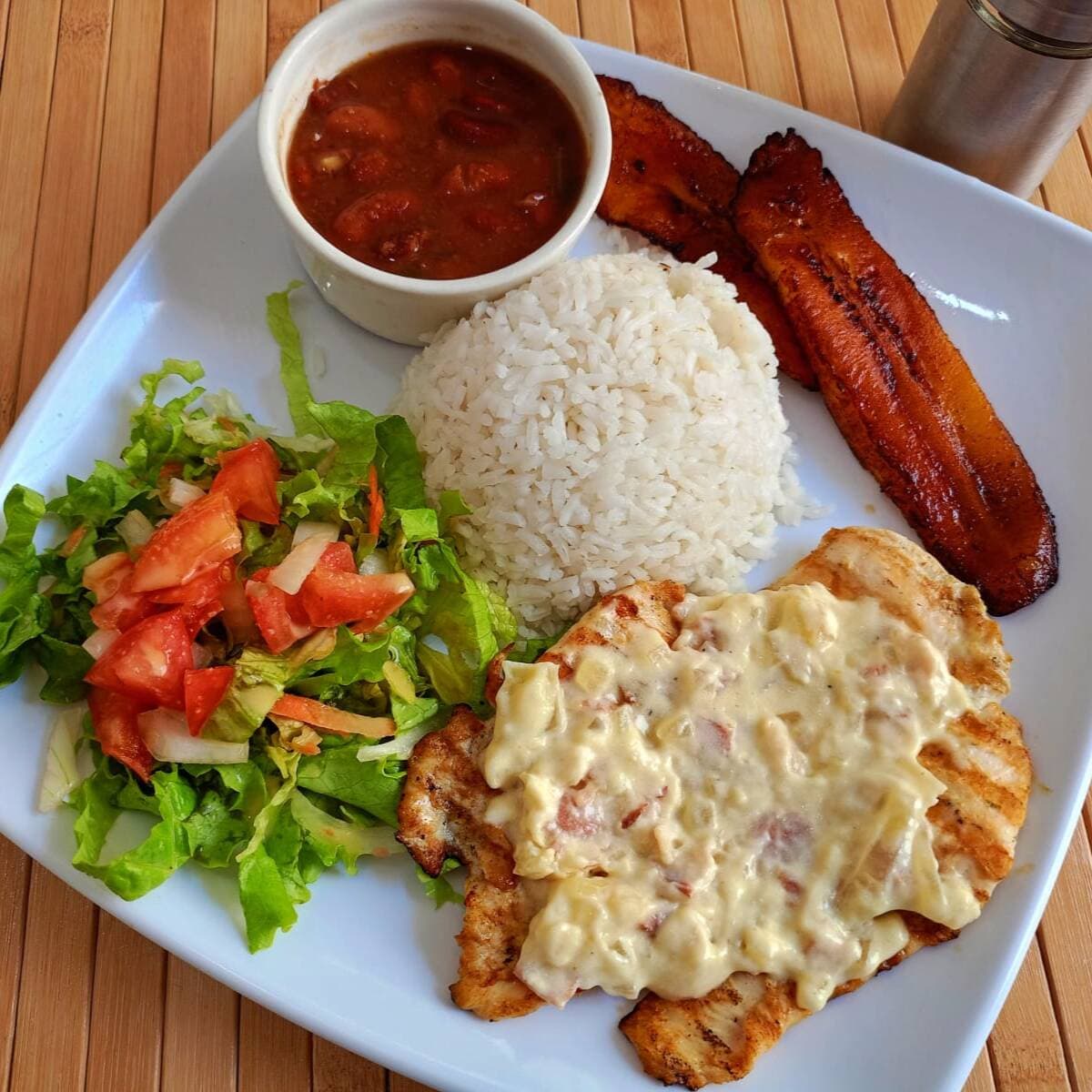 Combo Pechuga en Salsa de Tocineta + Sopa +Gaseosa