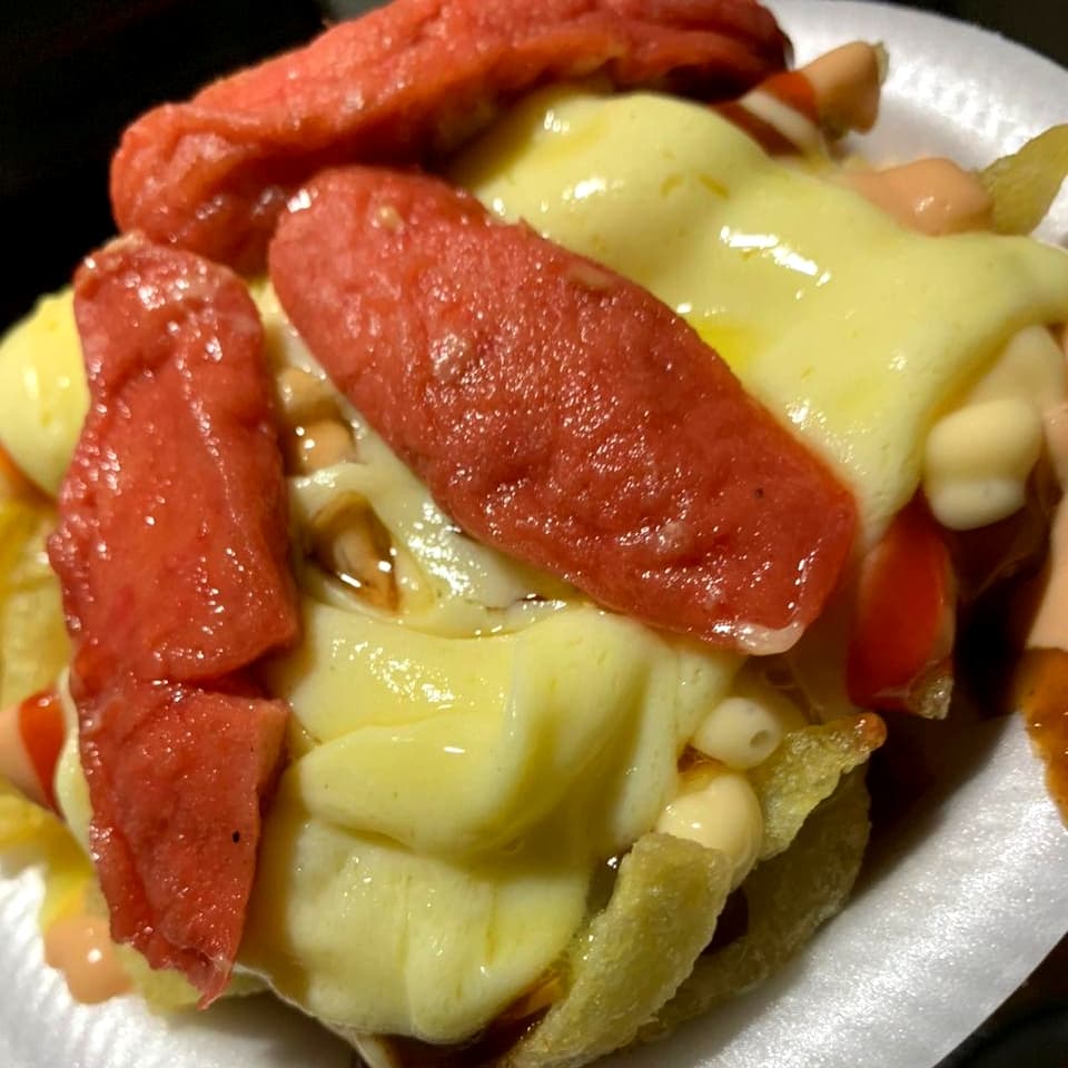 Salchipapas con Queso