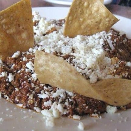 Totopos con Frijoles