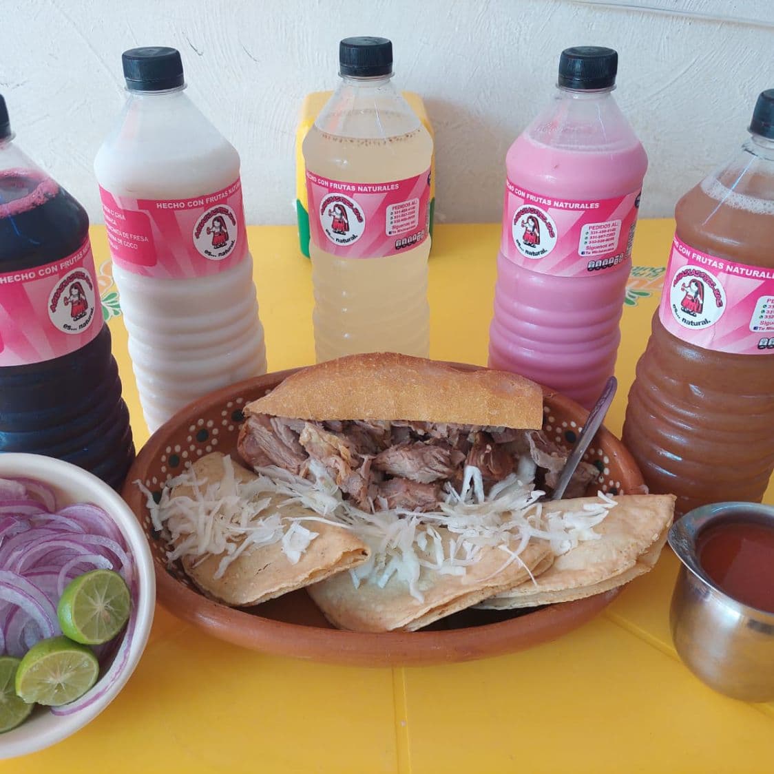 1 Torta + 2 Tacos + Agua Fresca