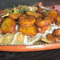 CHILAQUILES  VERDES CON PLÁTANO MACHO 😋