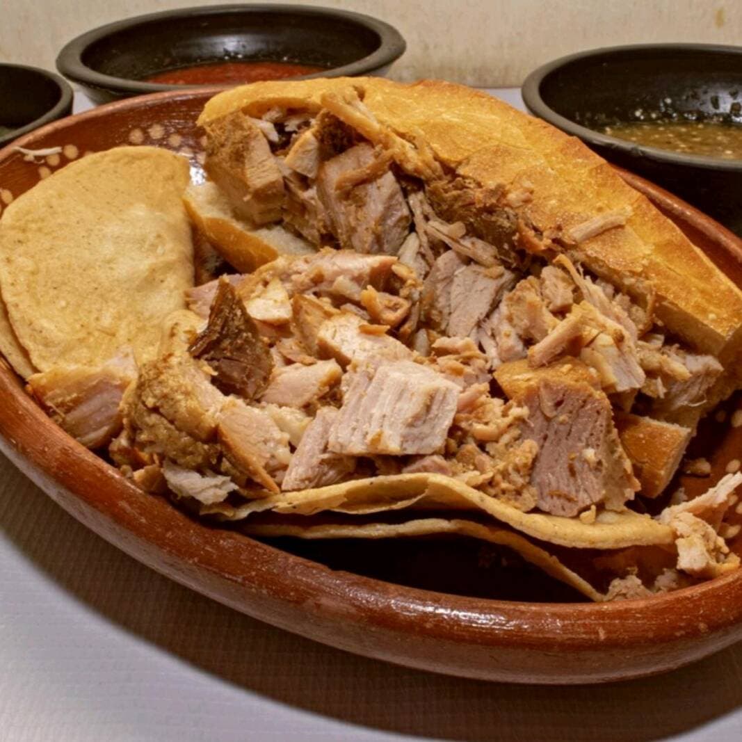 1 Torta  2 Tacos Dorados con carne