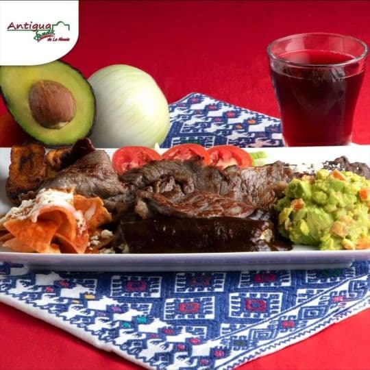 Combo Tampiqueña de Res + Agua del Día