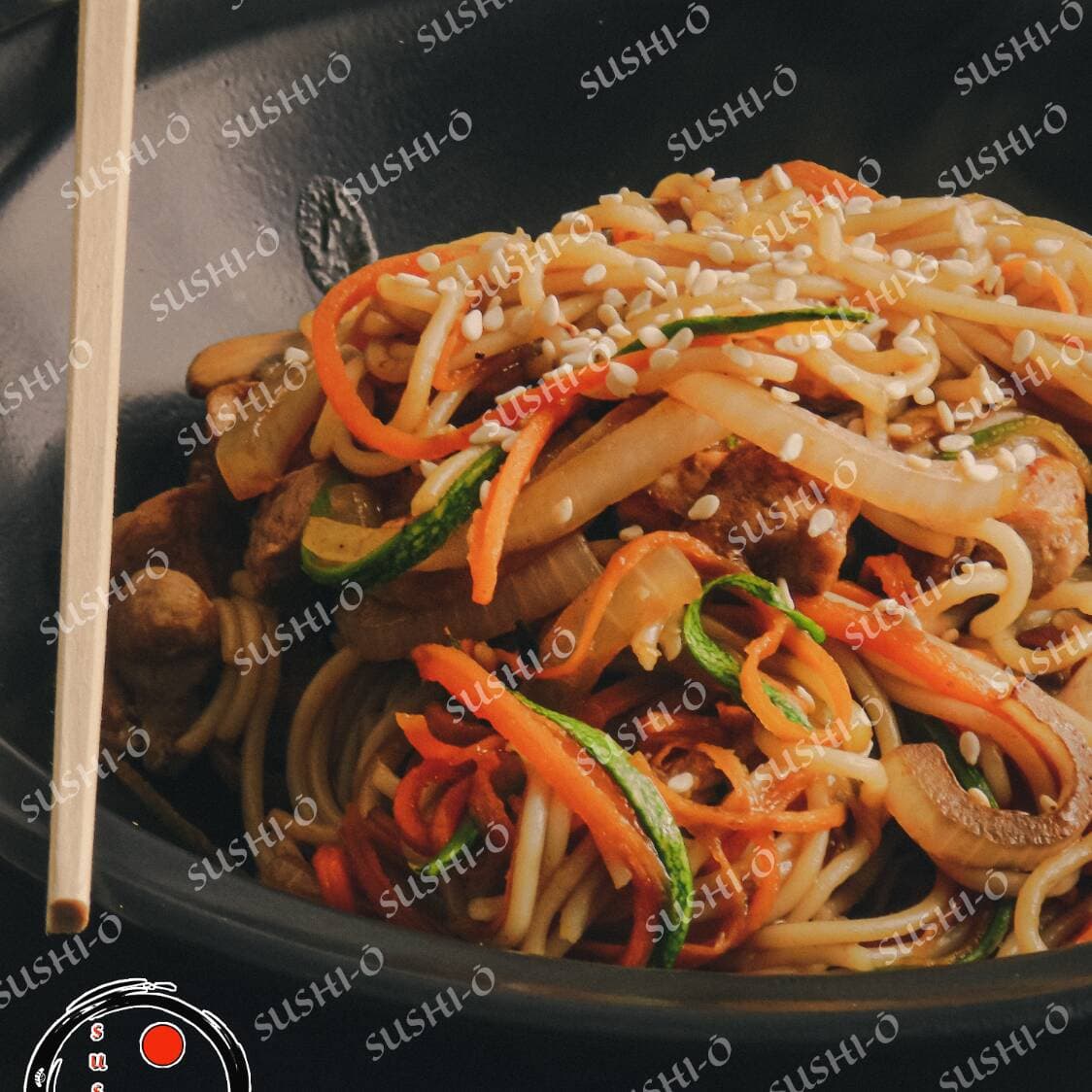 Tallarines con Puerco Teriyaki
