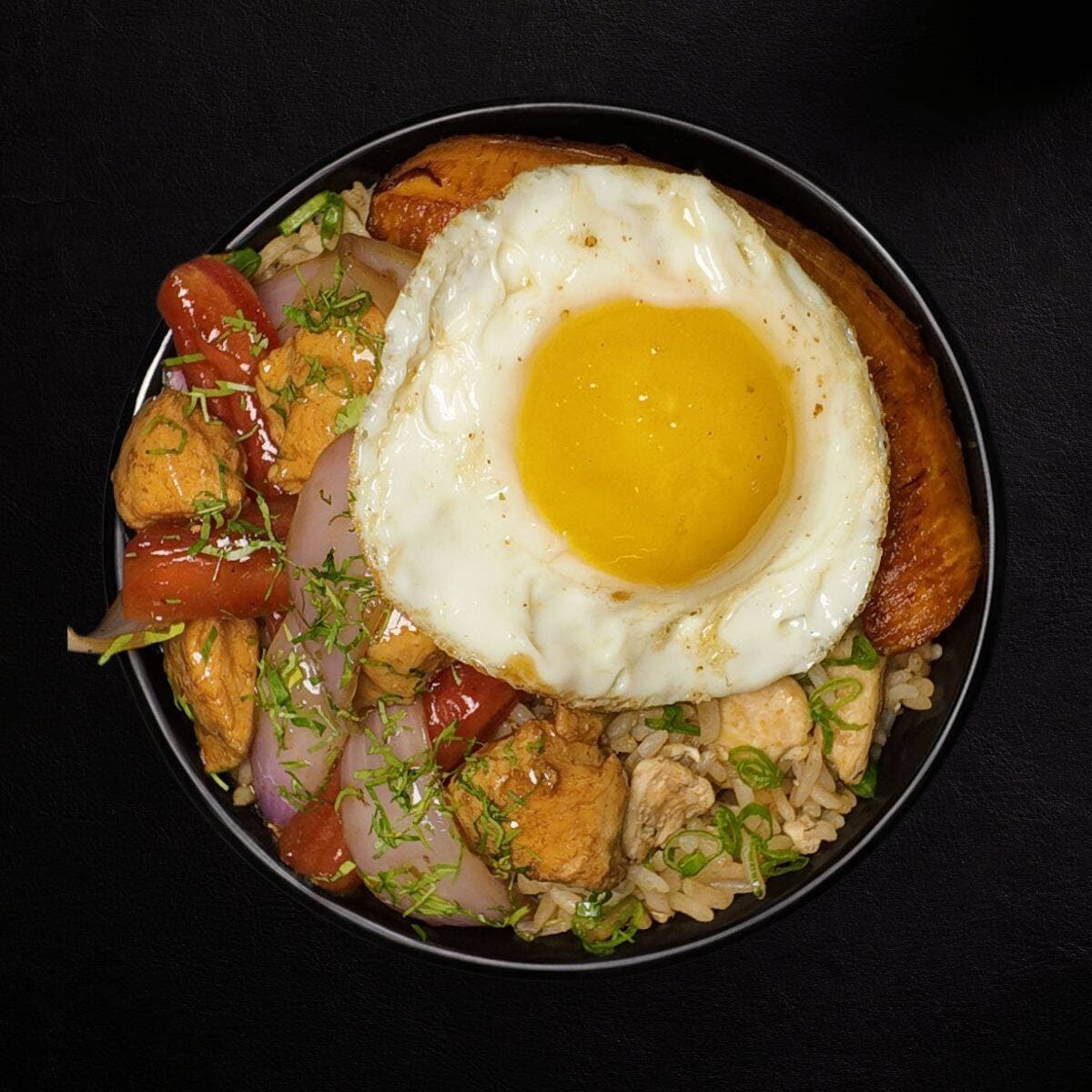 Montado Pollo Saltado