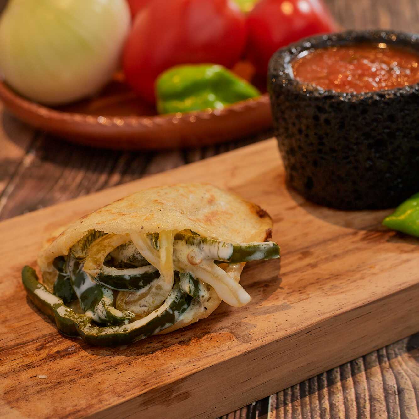 Gordita Rajas Poblanas con Elote y Crema
