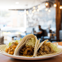 TACO DE CHICHARRON EN SALSA VERDE