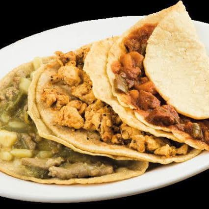 Taco de Rajas con Queso