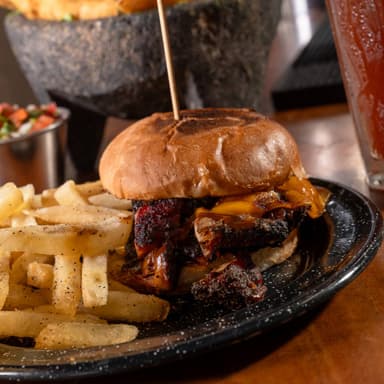 PULLED PORK SANDWICH