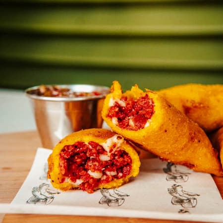 EMPANADA DE HORIZO CON QUESO